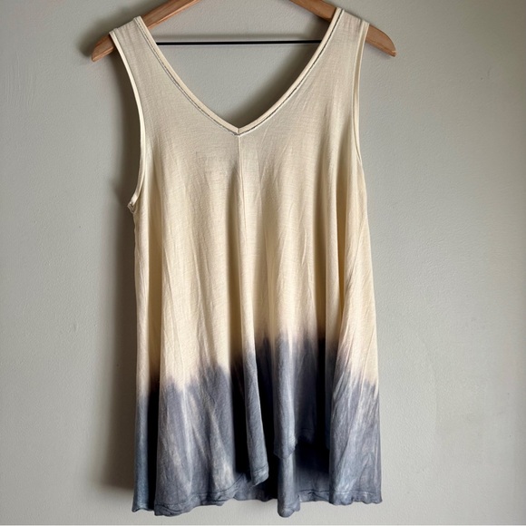 We The Free Sleeveless Rayon V-Neck Relaxed Fit Tank Blouse Oversized Size Small - Picture 2 of 6